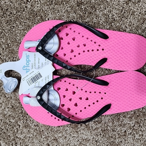 WOMEN'S 5/6 Hot Pink and Black BEACH/Summer Flip Flops 🩴 - Picture 2 of 10